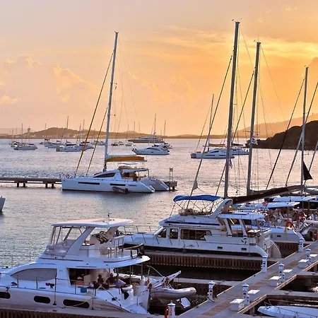 Hibiscus Centrum Private Pool Family *