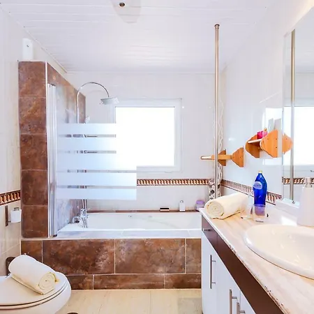 Hibiscus Centrum Private Pool Family 别墅