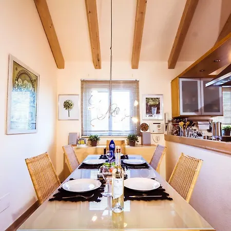 Hibiscus Centrum Private Pool Family Villa *