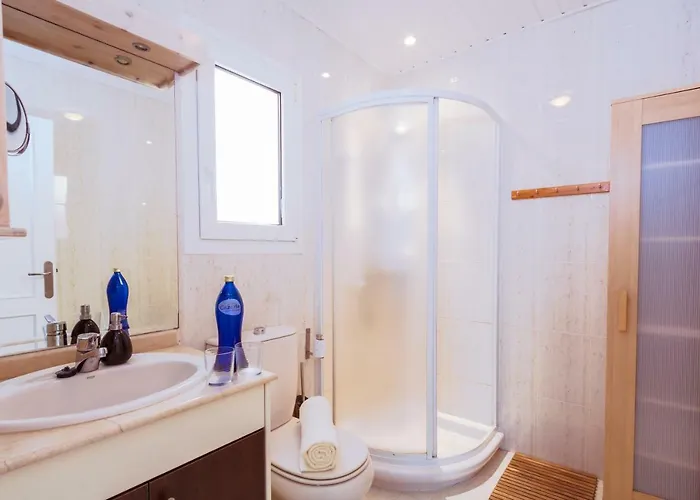 Hibiscus Centrum Private Pool Family Villa *