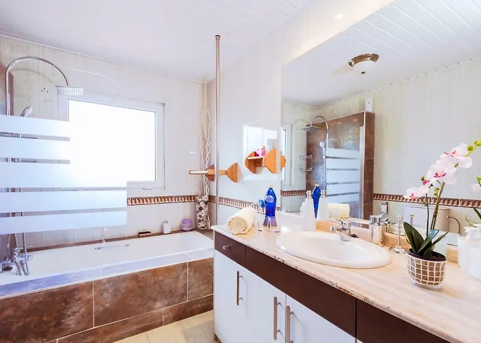 Hibiscus Centrum Private Pool Family *