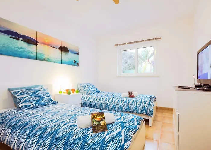 Hibiscus Centrum Private Pool Family Villa *