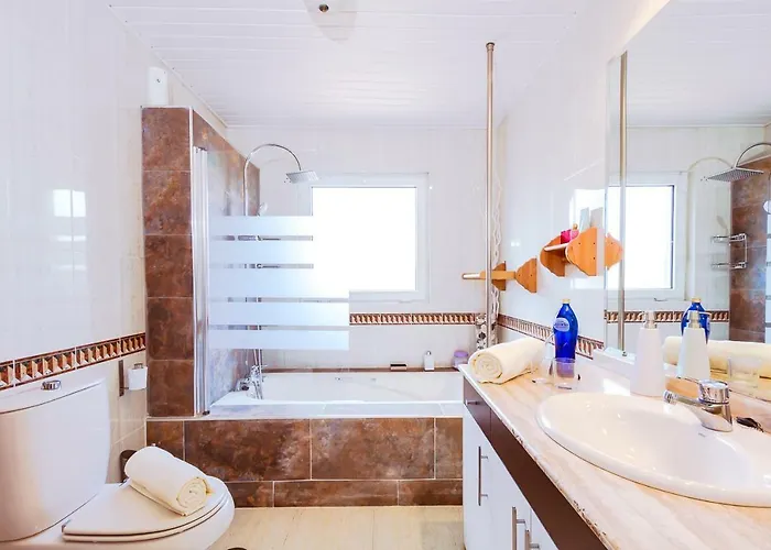 Hibiscus Centrum Private Pool Family Villa