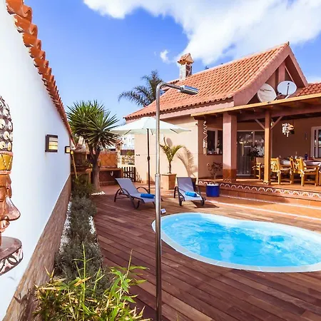 Hibiscus Centrum Private Pool Family *