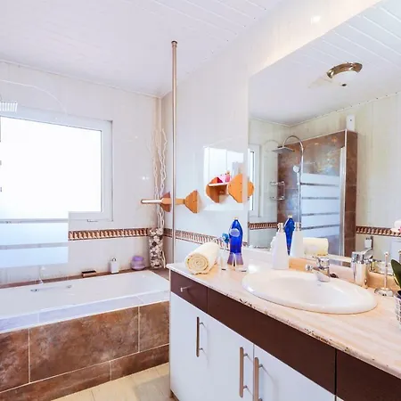 Hibiscus Centrum Private Pool Family *